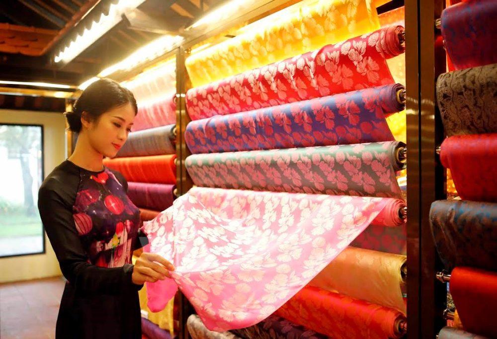 Quy trình sản xuất vải lụa hiện nay