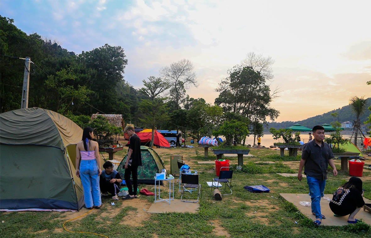Dịch vụ cắm trại tại Hồ Đồng Đò